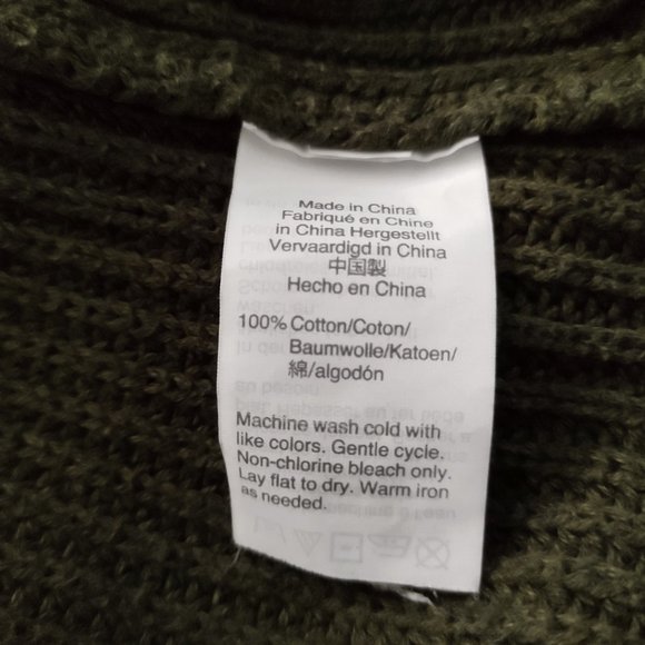 Green V-neck Sweater - Picture 9 of 10